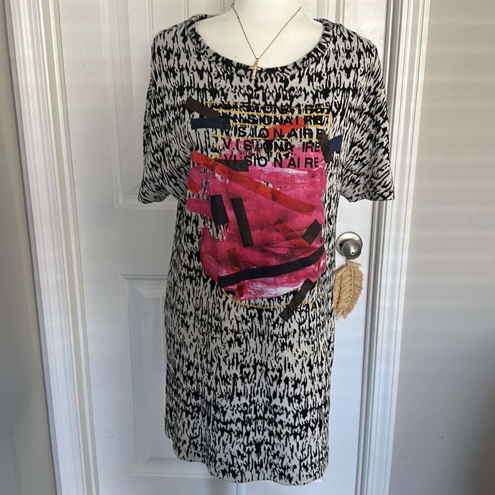 Fall mini dress with graphic print